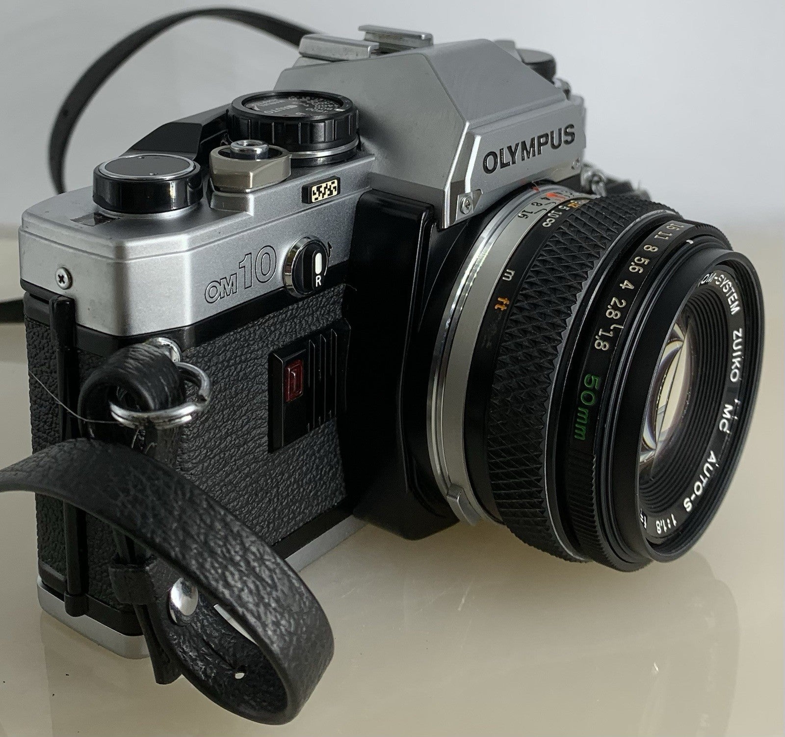 Olympus OM10 35mm Film SLR Manual Camera + Olympus 50mm f/1:1.8 MC + Case #1362