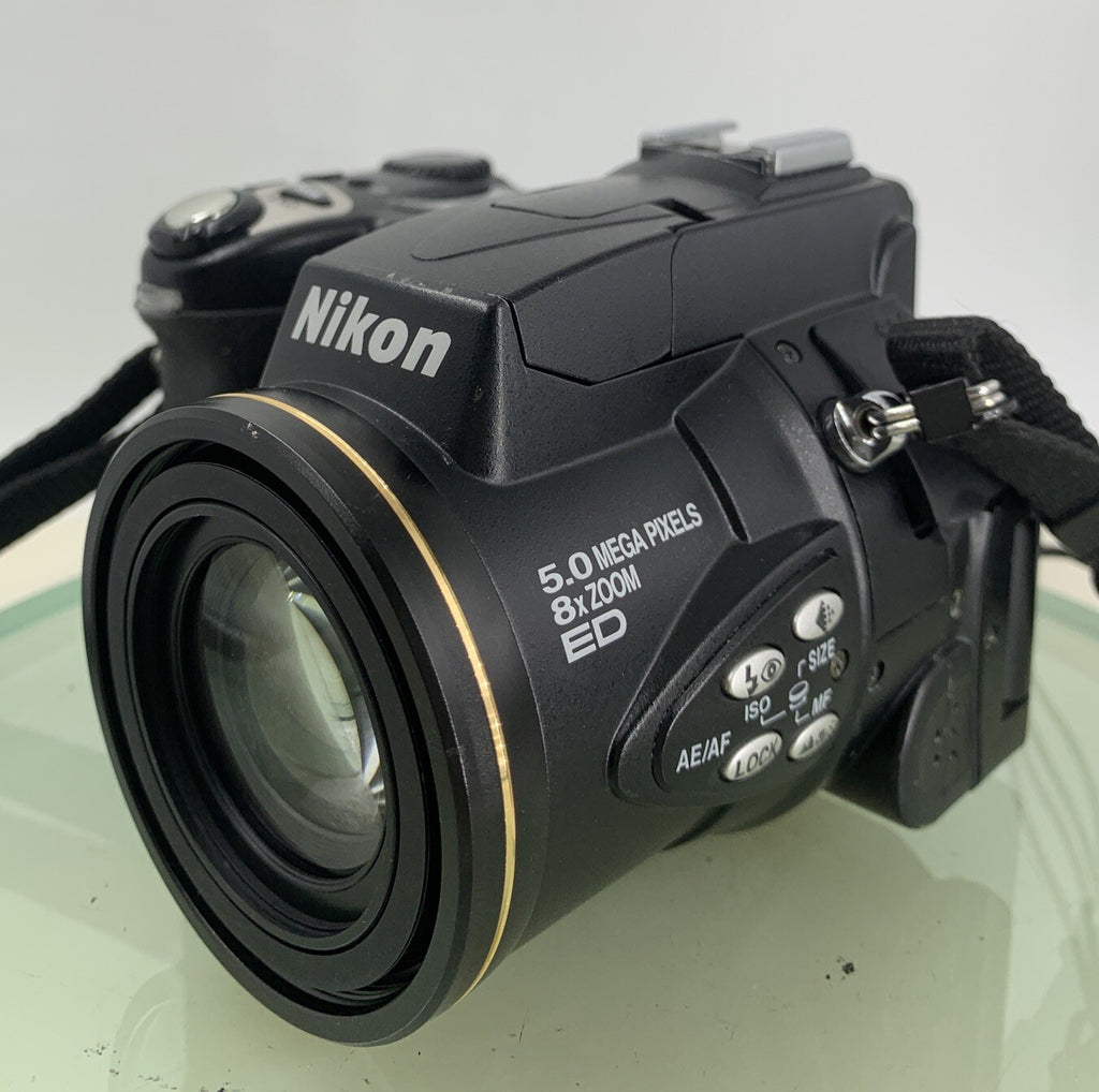 Nikon COOLPIX S700 DIGITAL CAMERA WITH CHARGER BLACK 5.0 MP 8X ZOOM TESTED - 2682