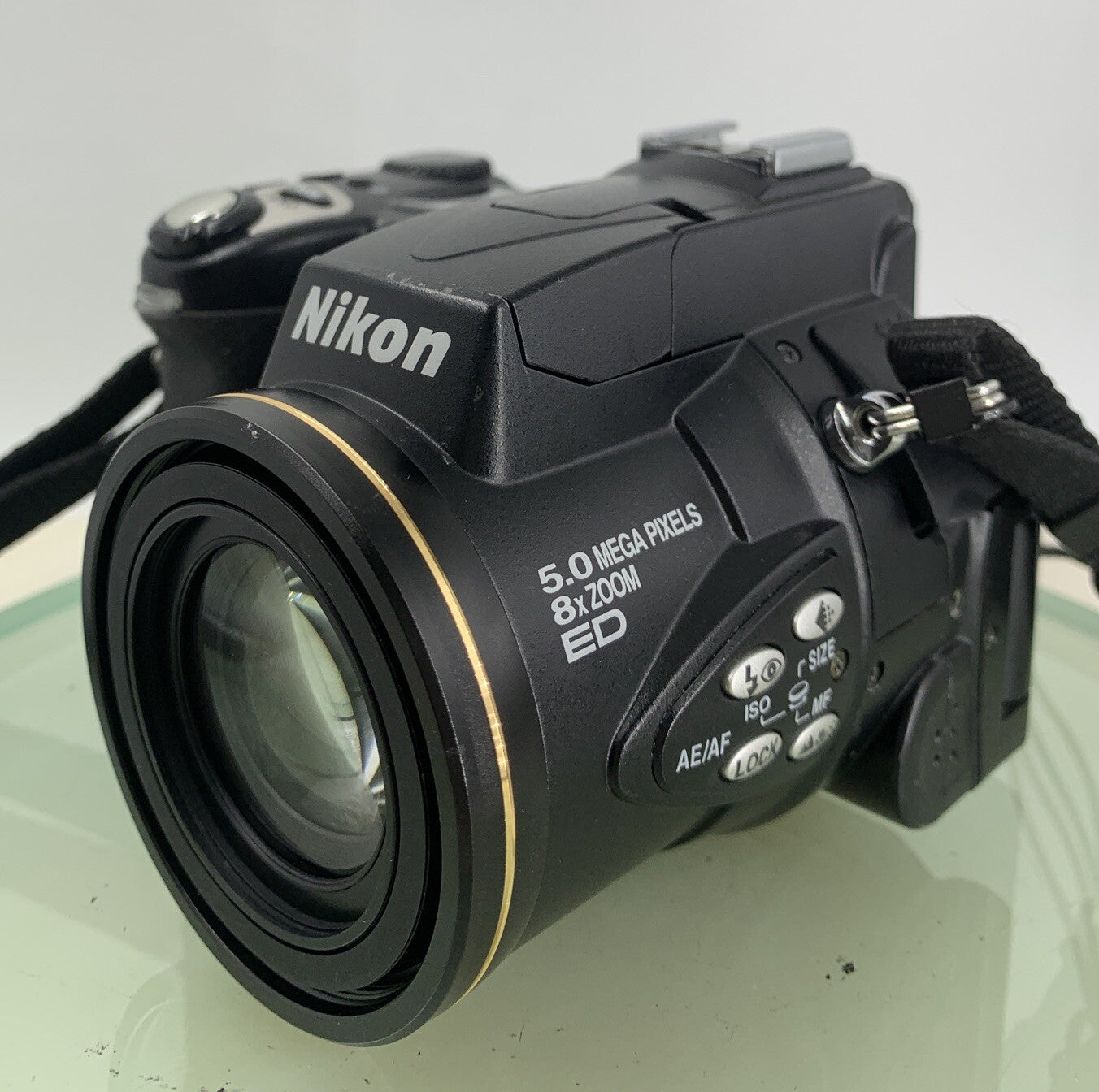 Nikon COOLPIX S700 DIGITAL CAMERA WITH CHARGER BLACK 5.0 MP 8X ZOOM TESTED - 2682