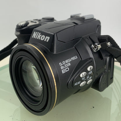 Nikon COOLPIX S700 DIGITAL CAMERA WITH CHARGER BLACK 5.0 MP 8X ZOOM TESTED - 2682