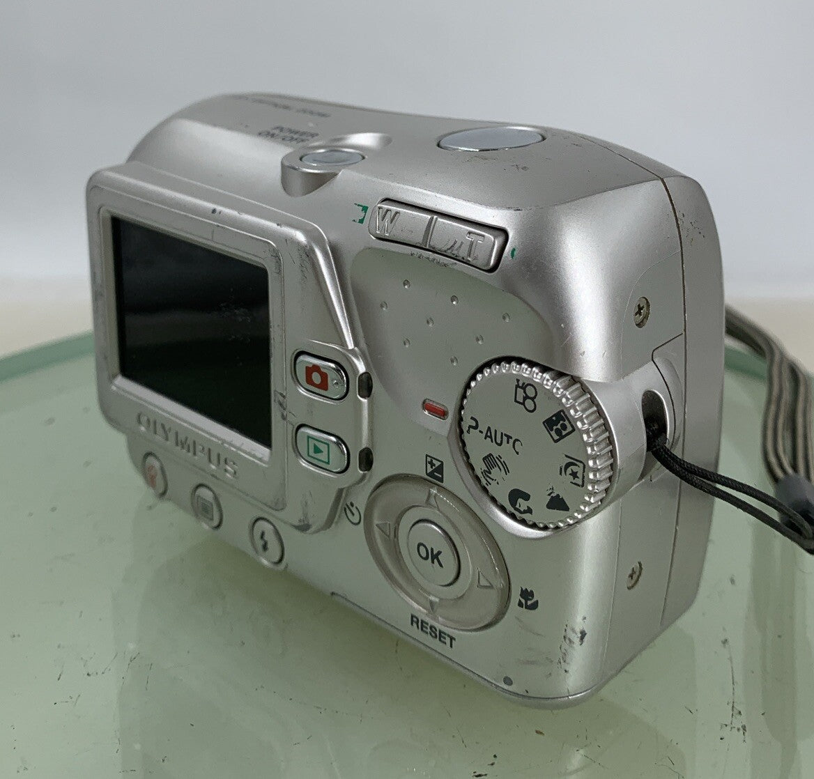 OLYMPUS X-715 5.0MP COMPACT DIGITAL CAMERA SILVER NOCARD NO CHARGER TESTED - 446
