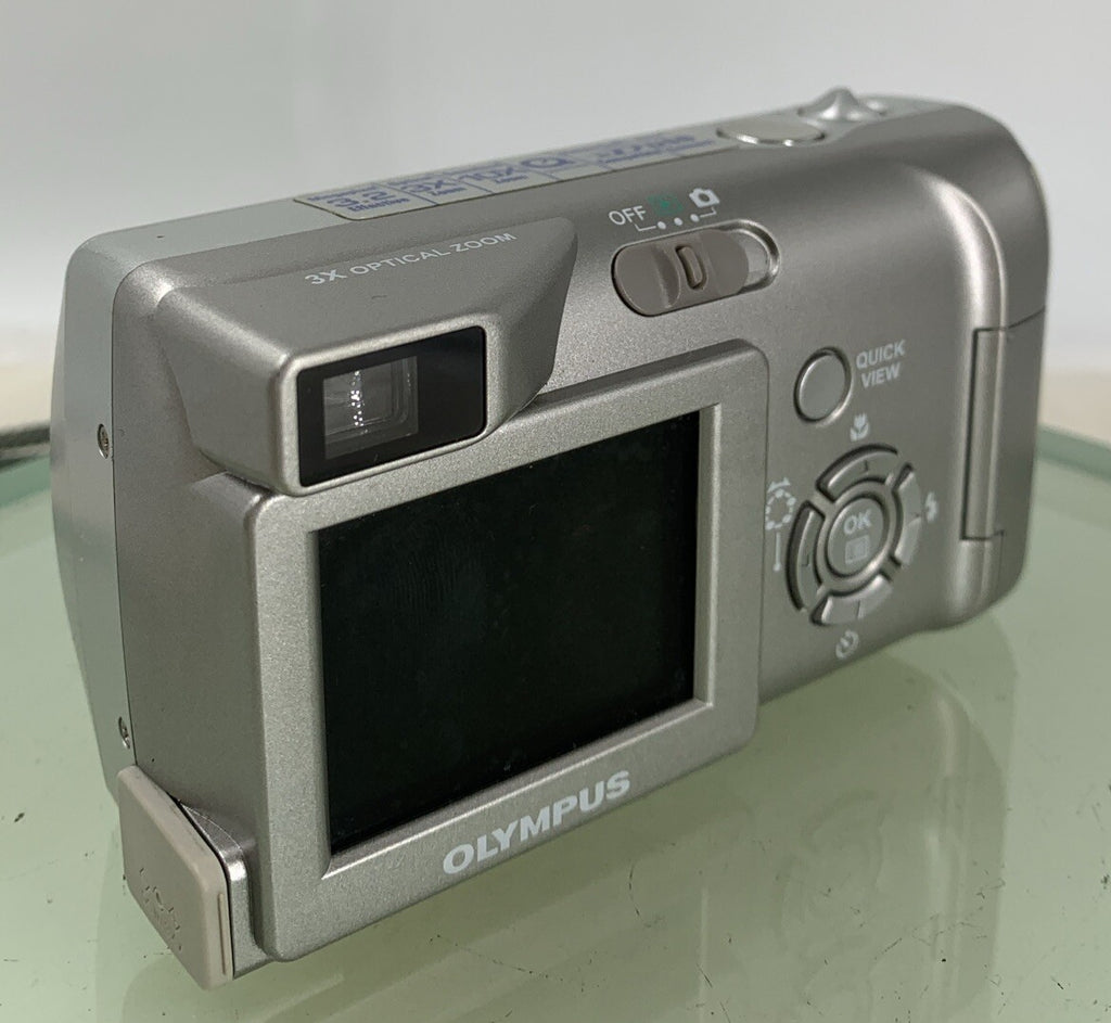 Olympus Digital Camera Camedia D-540 Zoom 3.2MP SILVER NO CHARGER TESTED - 2414