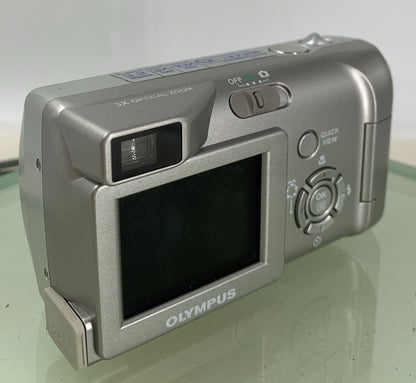Olympus Digital Camera Camedia D-540 Zoom 3.2MP SILVER NO CHARGER TESTED - 2414