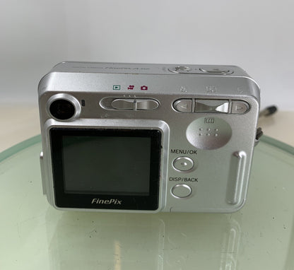 Fujifilm FinePix A350 5.2 Mega Pixel Digital Camera SILVER - TESTED - 8844