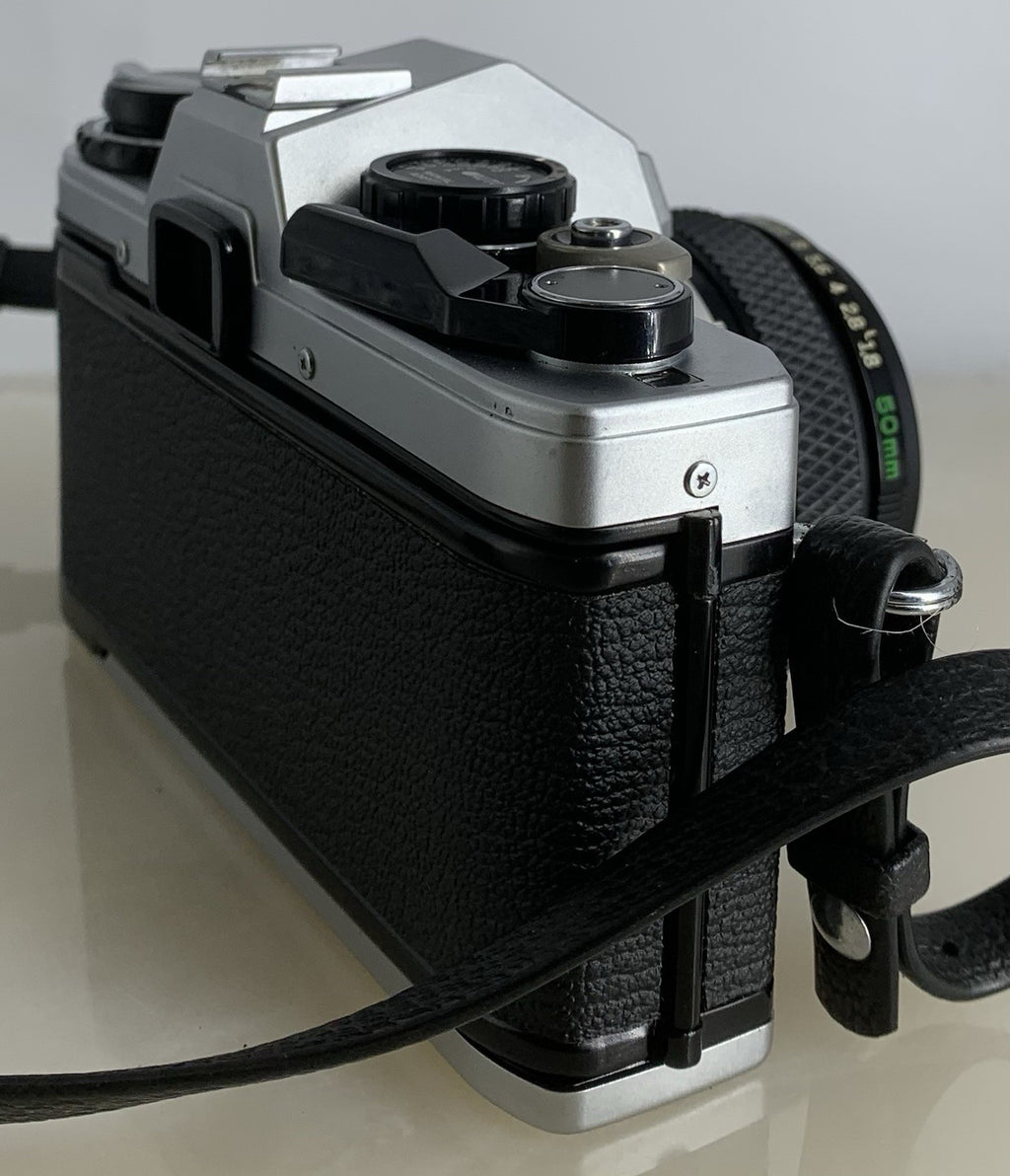 Olympus OM10 35mm Film SLR Manual Camera + Olympus 50mm f/1:1.8 MC + Case #1363