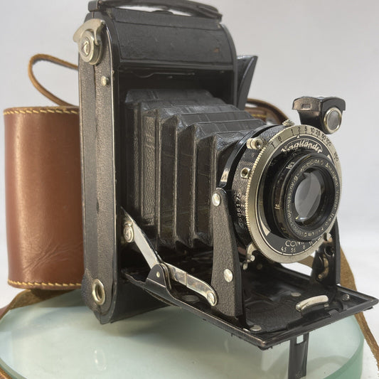 VOIGTLANDER BESSA 1937-42 BLACK FOLDING CAMERA, COMPUR SHUTTER, VOIGTAR 11CM 3660