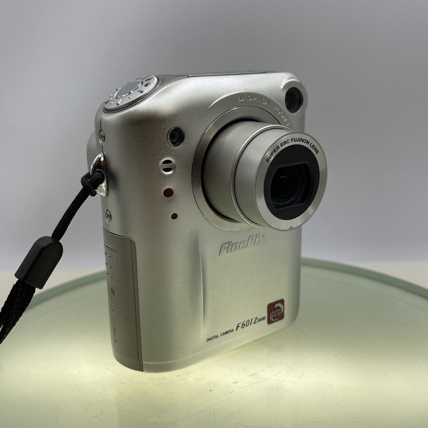 Fujifilm FinePix F601 Zoom 3.1MP Compact Digital Camera (LENS COVER FAULTY) #7190