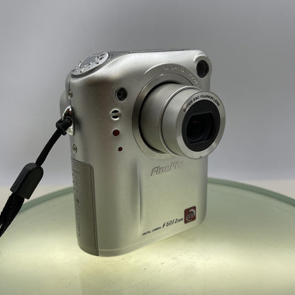 Fujifilm FinePix F601 Zoom 3.1MP Compact Digital Camera (LENS COVER FAULTY) #7190