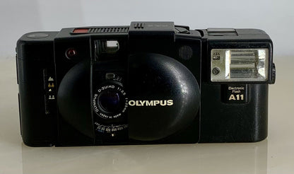 OLYMPUS XA2 Compact Camera 35mm Flash A11 D.ZUIKO 35mm f3.5 TESTED + Case 681