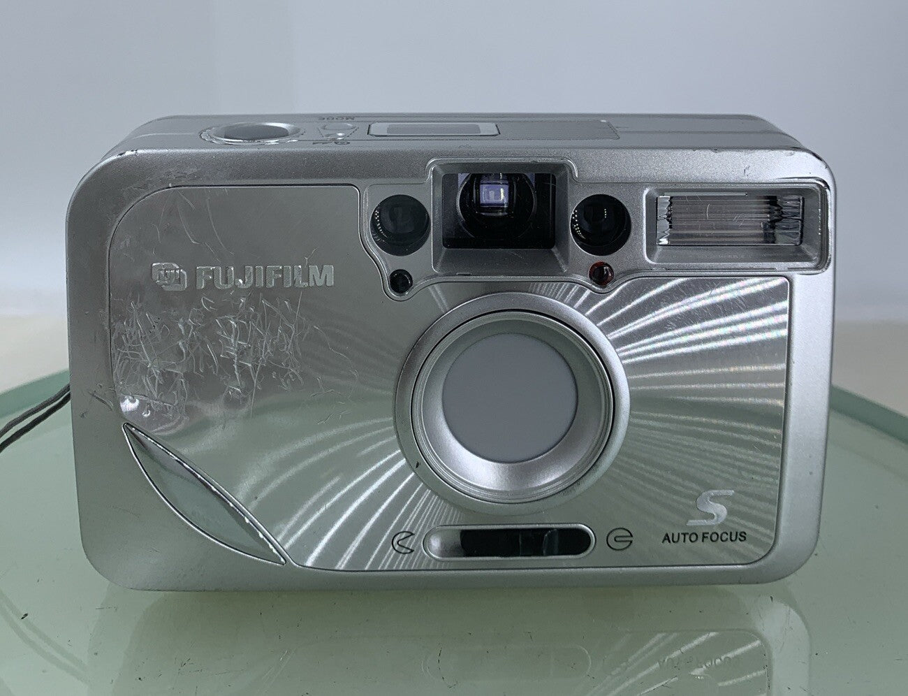 Fujifilm FinePix S AUTOFOCUS COMPACT DIGITAL CAMERA SILVER NO CARD TESTED - 6761