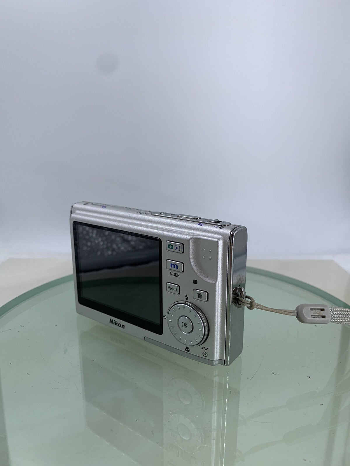 Nikon S5 COMPACT DIGITAL CAMERA SILVER 6.0 MP NO CARD NO CHARGER TESTED - 6812