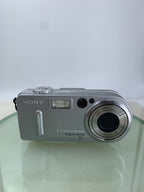 SONY Cybershot DSC-P9 Digital Camera SILVER 4MP + CHARGER + WIRE TESTED - 6801