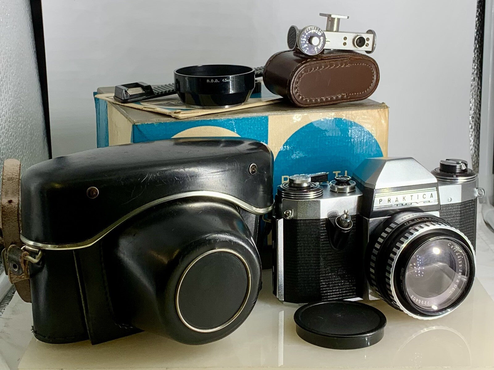 VINTAGE PRAKTICA NOVA SLR CAMERA + CASE + TESSAR 2.8 / 50 LENS + BOX - 5140