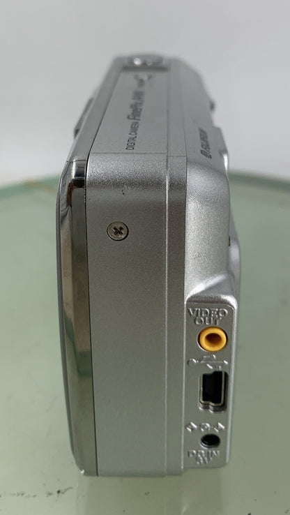 Fujifilm FINEPIX A400 COMPACT DIGITAL CAMERA SILVER 4.1 MP NO CARD- TESTED-3333