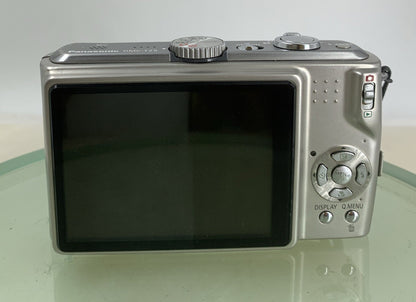 Panasonic LUMIX DMC-TZ5 DIGITAL CAMERA 10X ZOOM +16B CARD+ CHARGER TESTED - 9425