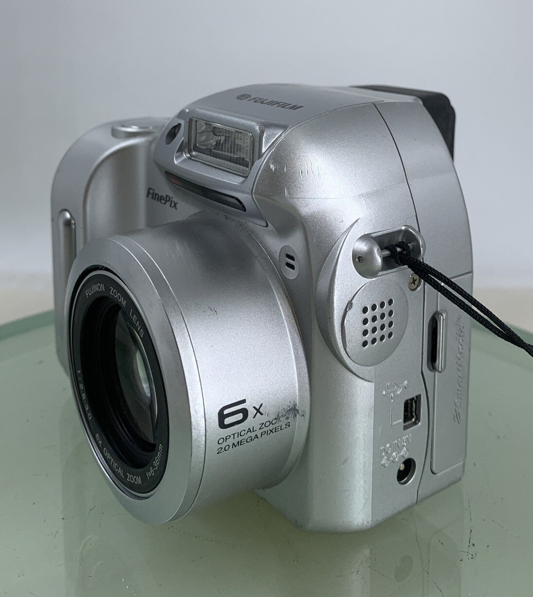 Fujifilm FinePix 2800 Zoom Digital Camera SILVER NO CARD NO CHARGER TESTED - 5792