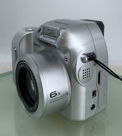 Fujifilm FinePix 2800 Zoom Digital Camera SILVER NO CARD NO CHARGER TESTED - 5792