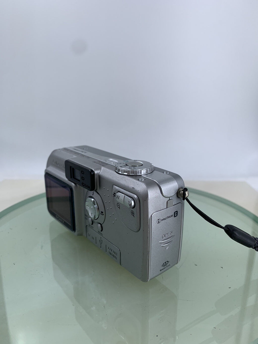 SONY Cybershot DSC-P9 Digital Camera SILVER 4MP + CHARGER + WIRE TESTED - 6803