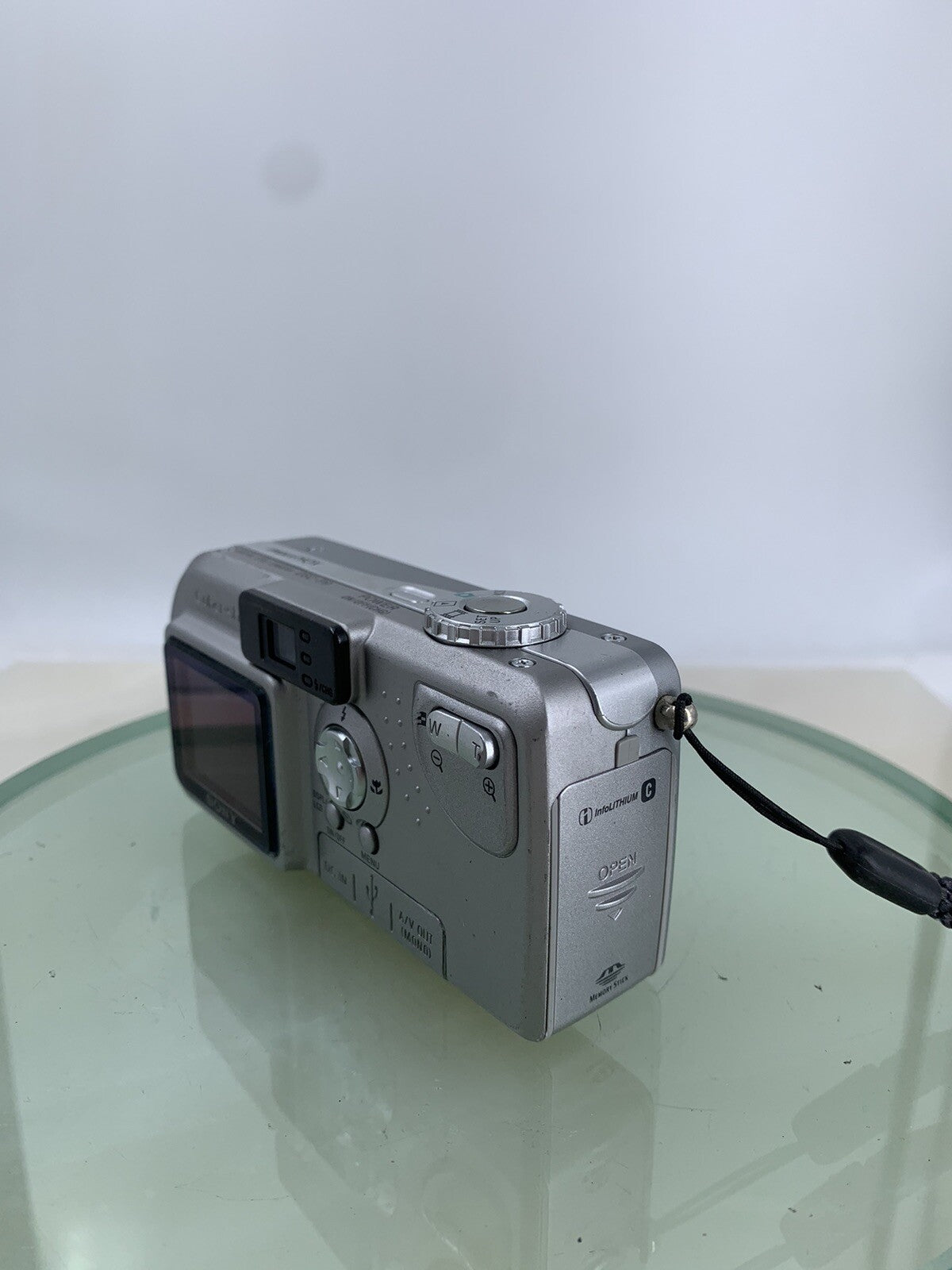 SONY Cybershot DSC-P9 Digital Camera SILVER 4MP + CHARGER + WIRE TESTED - 6803