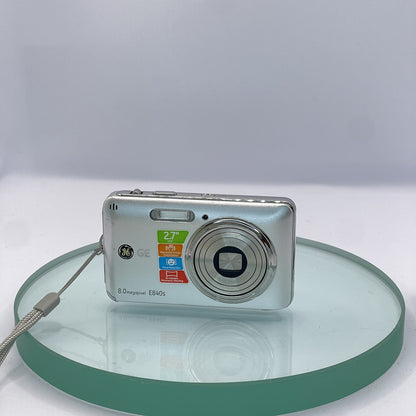 GE E840S DIGITAL CAMERA 8.0 MP 2.7" LCD - Silver, Tested, Charger #6961
