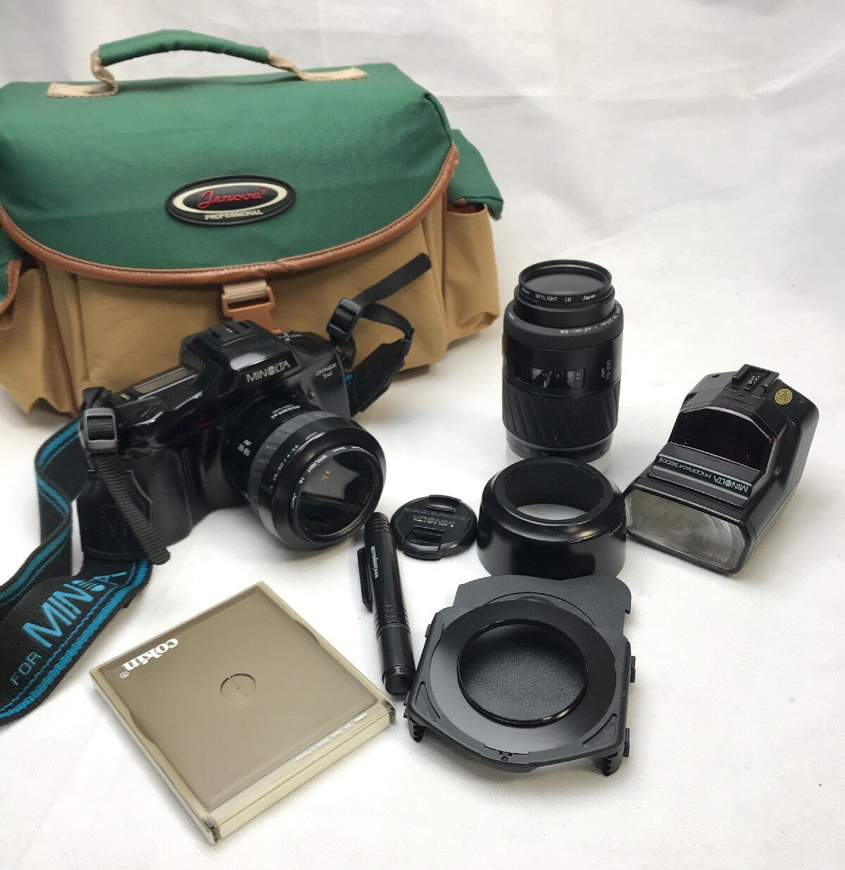 Minolta Dynax 7Xi 35mm SLR with 2 Minolta Lenses Zoom 28-80mm,70-210mm ,Great ++0