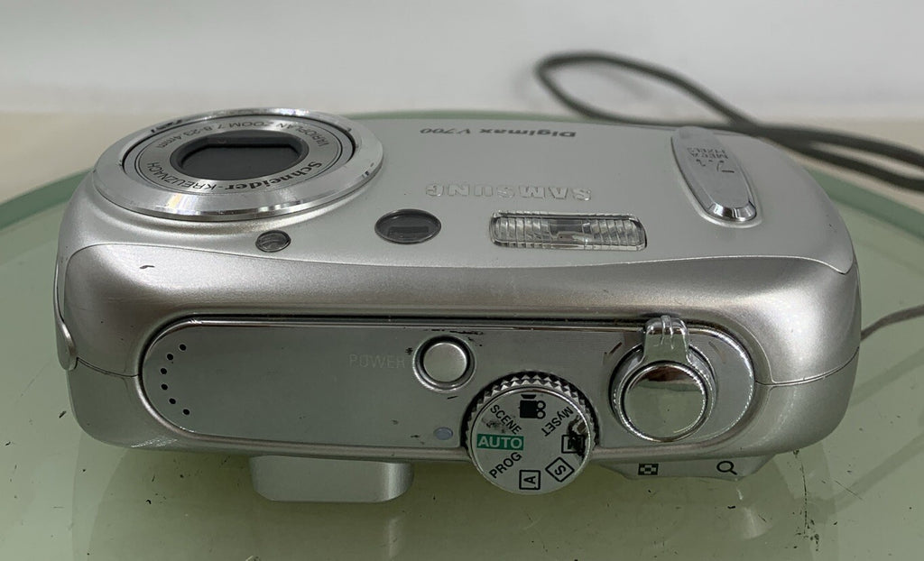 Samsung Digimax V700 7.1MP COMPACT DIGITAL CAMERA SILVER +CHARGER TESTED - 2297