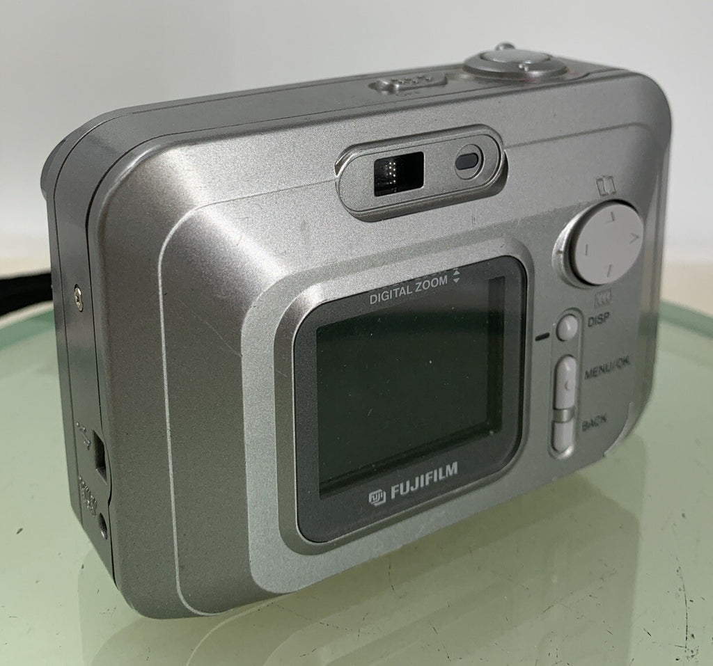 Fujifilm FinePix A101 1.3MP Digital Camera SILVER NO CARD NO CHARGER TESTED - 594
