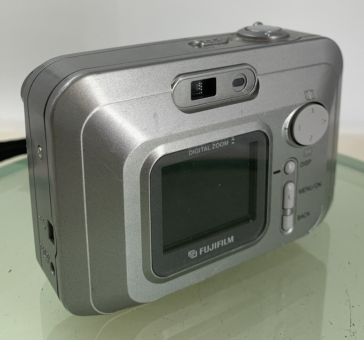 Fujifilm FinePix A101 1.3MP Digital Camera SILVER NO CARD NO CHARGER TESTED - 594