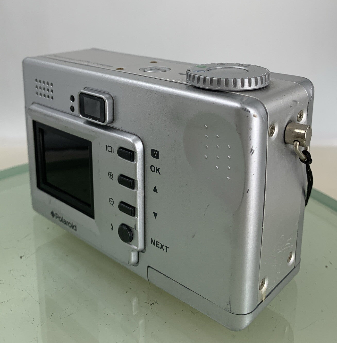 Polaroid COMPACT DIGITAL CAMERA PDC 3035 3.2MP NO CHARGER SILVER TESTED - 1326