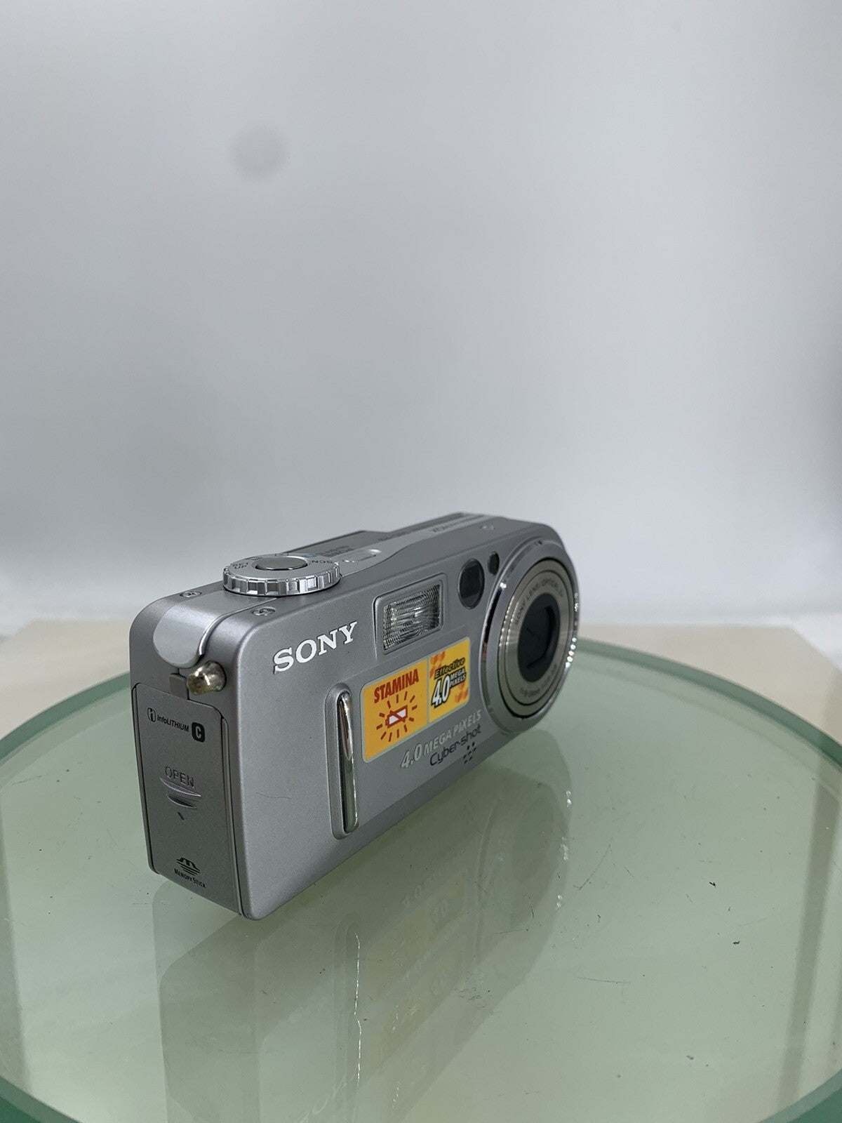 Sony Cybershot DSC-P9 4MP Digital Camera SILVER + CHARGER + WIRE TESTED - 6832