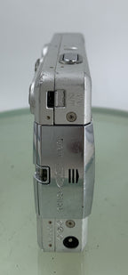 KONIKA MINOLTA DIMAGE XT CAMERA SILVER WITH BOX AND CHARGER - TESTED - 2937