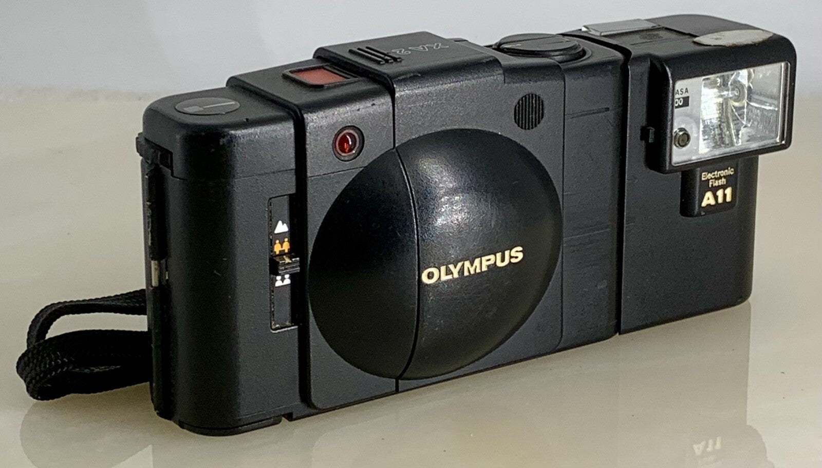OLYMPUS XA2 Compact Camera 35mm Flash A11 D.ZUIKO 35mm f3.5 TESTED, mju 700