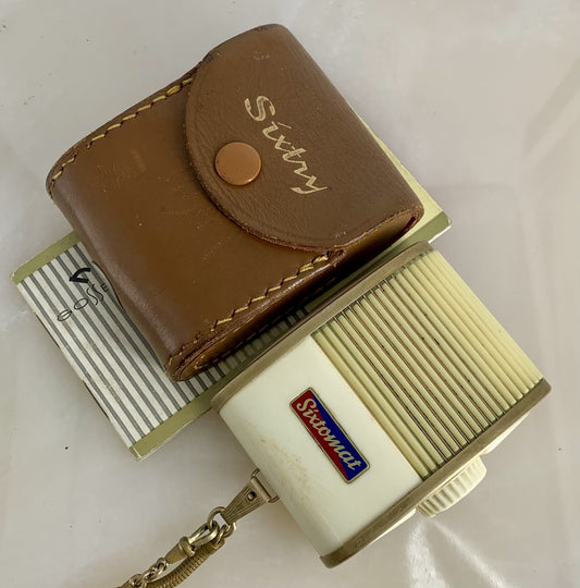 VINTAGE SIXTOMAT GERMAN EXPOSURE METER COLOR FINDER IN ORIGINAL CASE - 2010