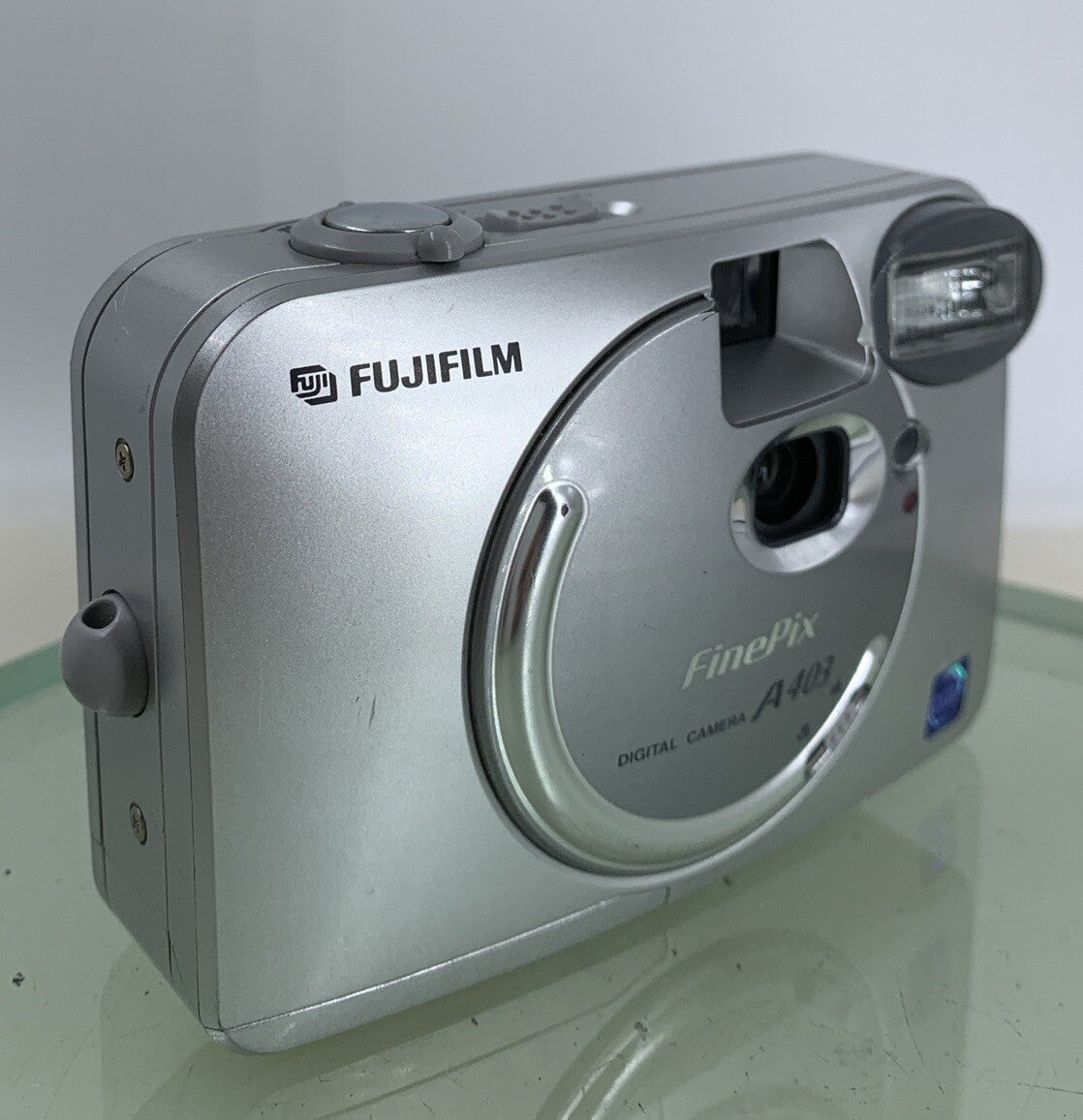 FUJIFILM FINEPIX A403 2.1MP DIGITAL CAMERA WITHOUT SD CARD NO CHARGER TESTED-2040