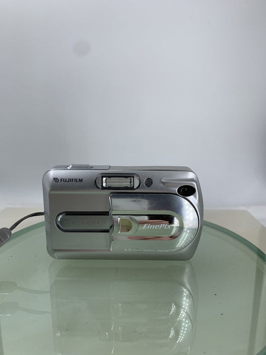 Fujifilm Finepix A340 DIGITAL CAMERA SILVER NO CHARGER NO CARD TESTED - 5870