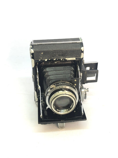 Zeiss Ikon Ikonta 521 1938-1954. Folding rollfilm camera.TESSAR 1:3.5 F=75mm 3321