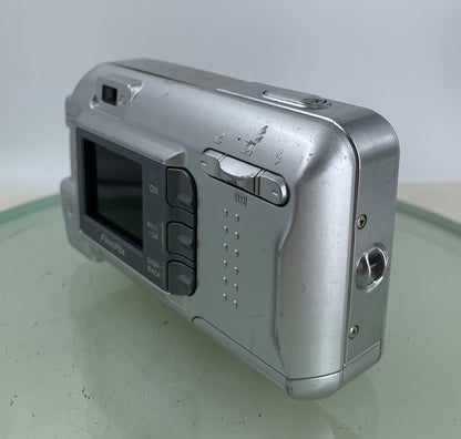 Fujifilm FinePix A340 4.0MP COMPACT DIGITAL CAMERA NO SD CARD - TESTED - 3486