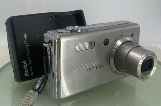 Lumicron Digital Camera LDC-825z3 3x Zoom SILVER WITH CHARGER TESTED - 1270