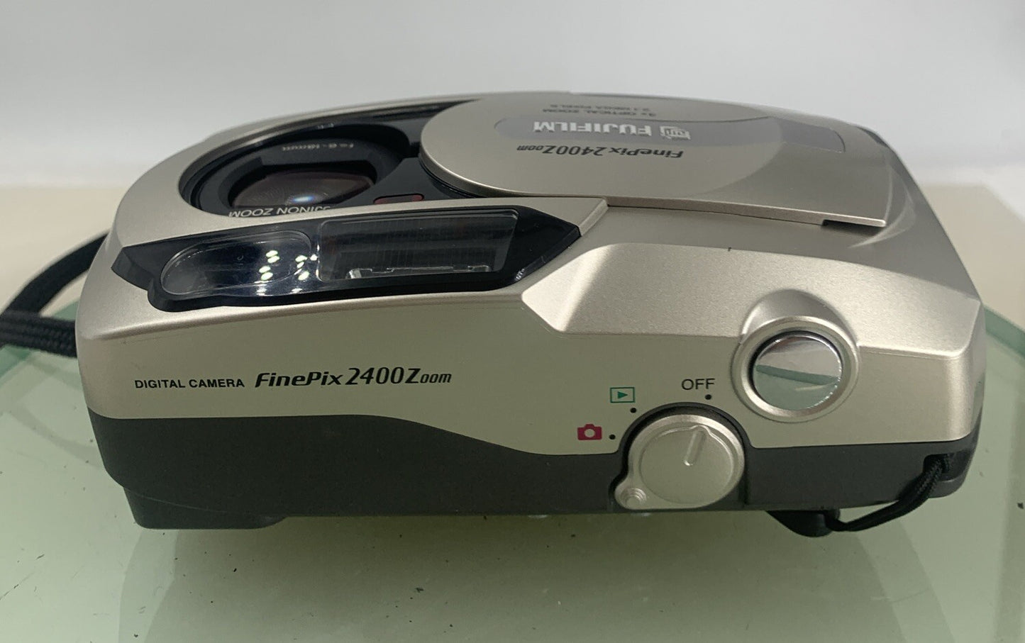 Fujifilm FinePix 2400 Zoom 2.1MP Compact Digital CAMERA+WIRE SILVER TESTED - 1347