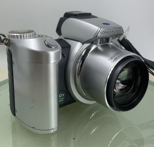 Konica Minolta Dimage Z2 COMPACT DIGITAL CAMERA 4.0MP NO CARD TESTED - 3120