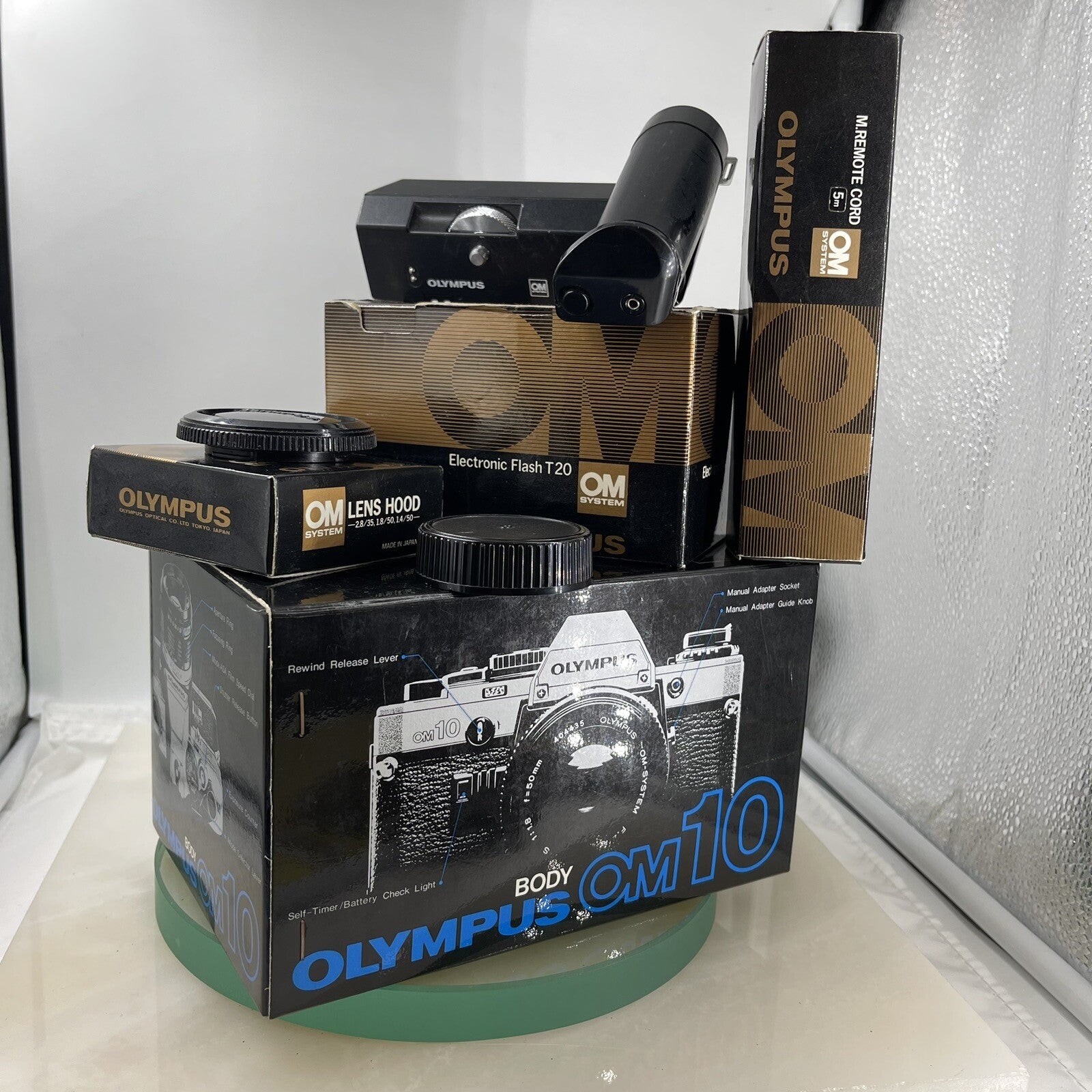 BOXED Olympus OM10 35mm SLR Film Camera with 50mm Lens + Leather Case+T20 FLASH+1