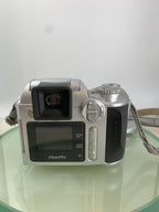 Fujifilm Finepix S3500 4.0MP COMPACT DIGITAL CAMERA SILVER TESTED - 9163