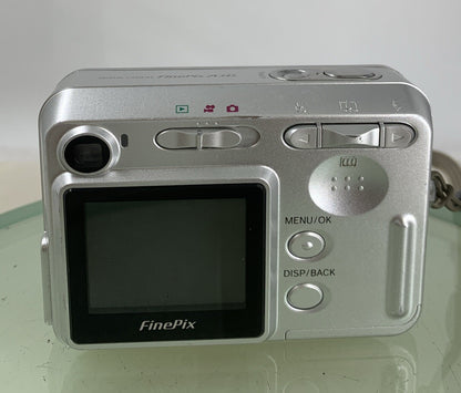 Fujifilm Digital Camera FinePix A345 4.1MP SILVER NO CHARGER TESTED - 7425