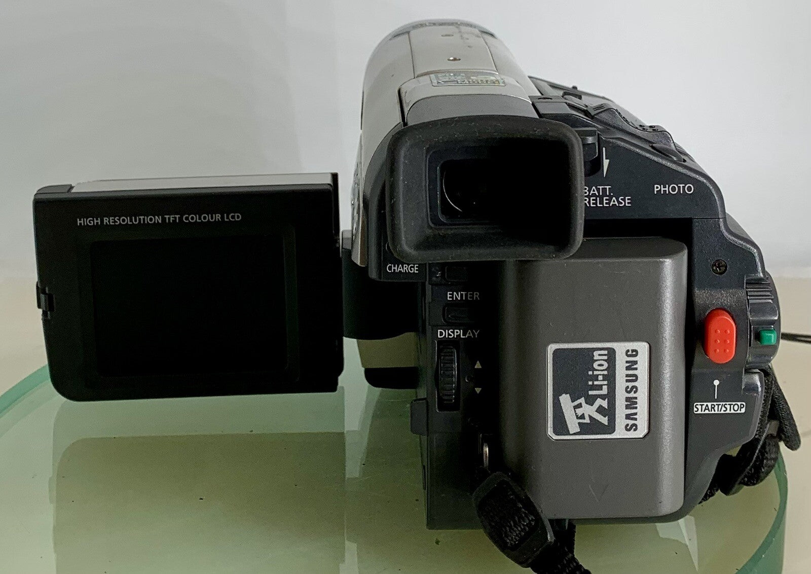 SAMSUNG VP-D10 22x OPTICAL ZOOM 2.5 LCD DIGITAL CAMCORDER+CHARGER + TESTED - 3404