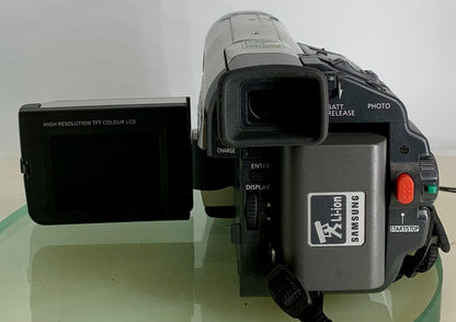 SAMSUNG VP-D10 22x OPTICAL ZOOM 2.5 LCD DIGITAL CAMCORDER+CHARGER + TESTED - 3404