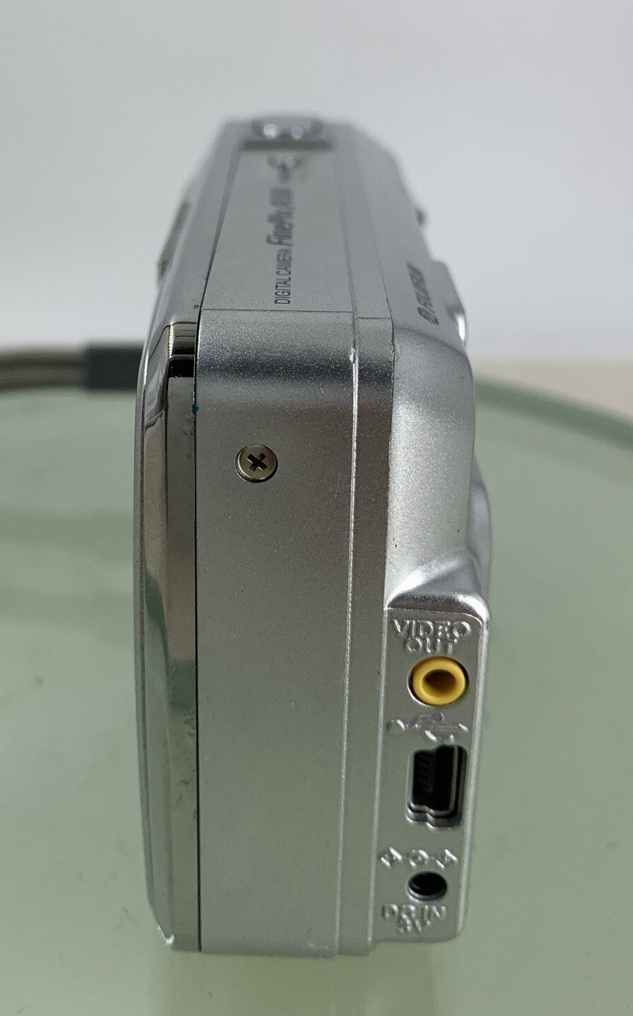Fujifilm COMPACT DIGITAL CAMERA FinePix A500 5.1MP Silver NO CARD - TESTED - 5153