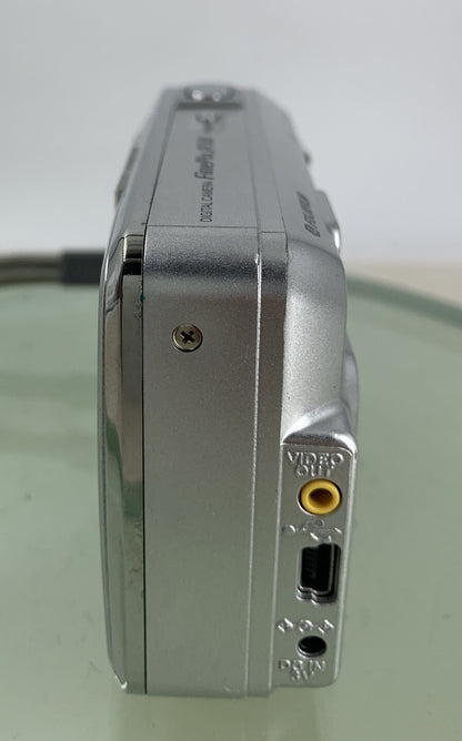 Fujifilm COMPACT DIGITAL CAMERA FinePix A500 5.1MP Silver NO CARD - TESTED - 5153