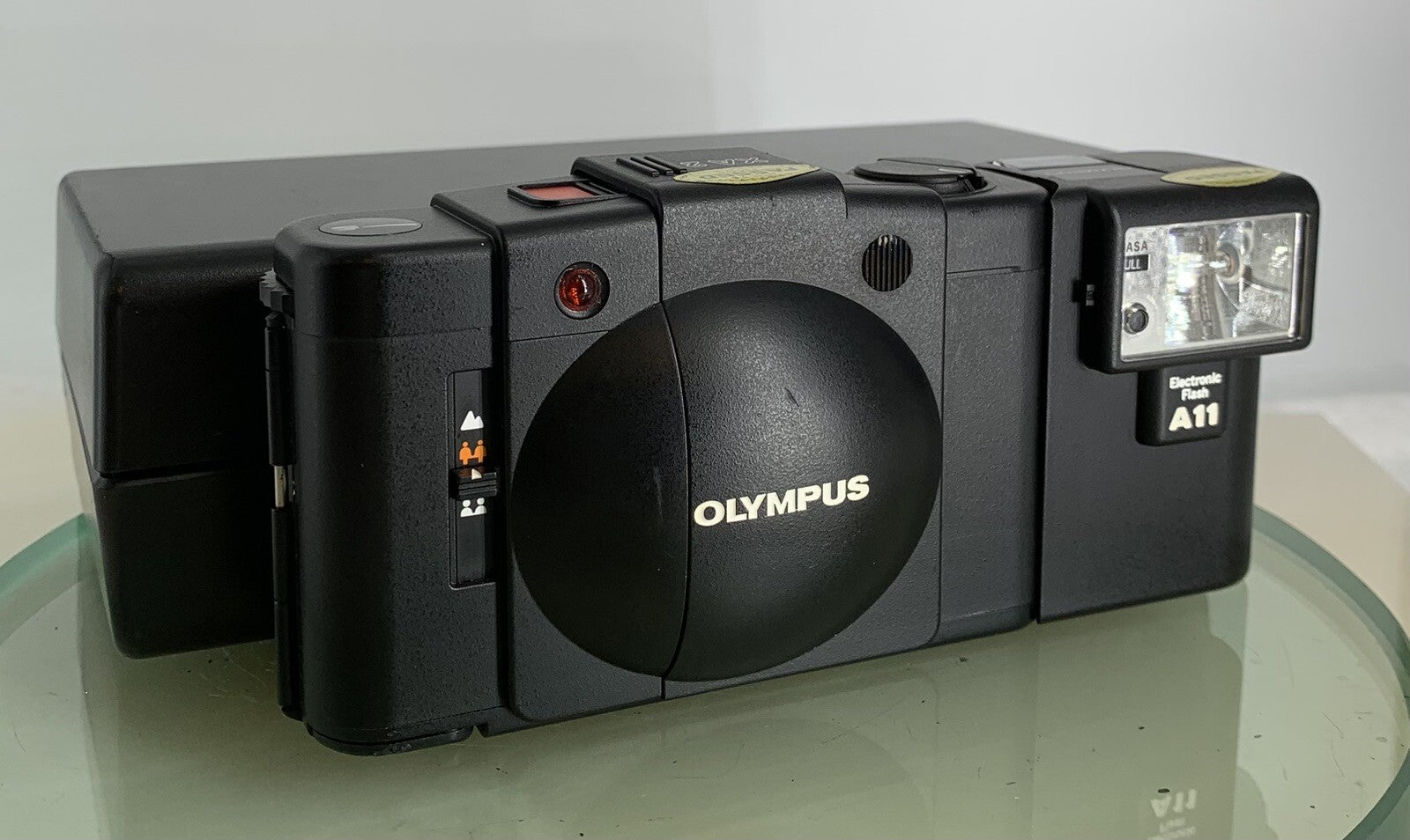 OLYMPUS XA2 Electronic Flash A11 D.ZUIKO 35mm f3.5 POINT & SHOOT CAMERA Case#1860