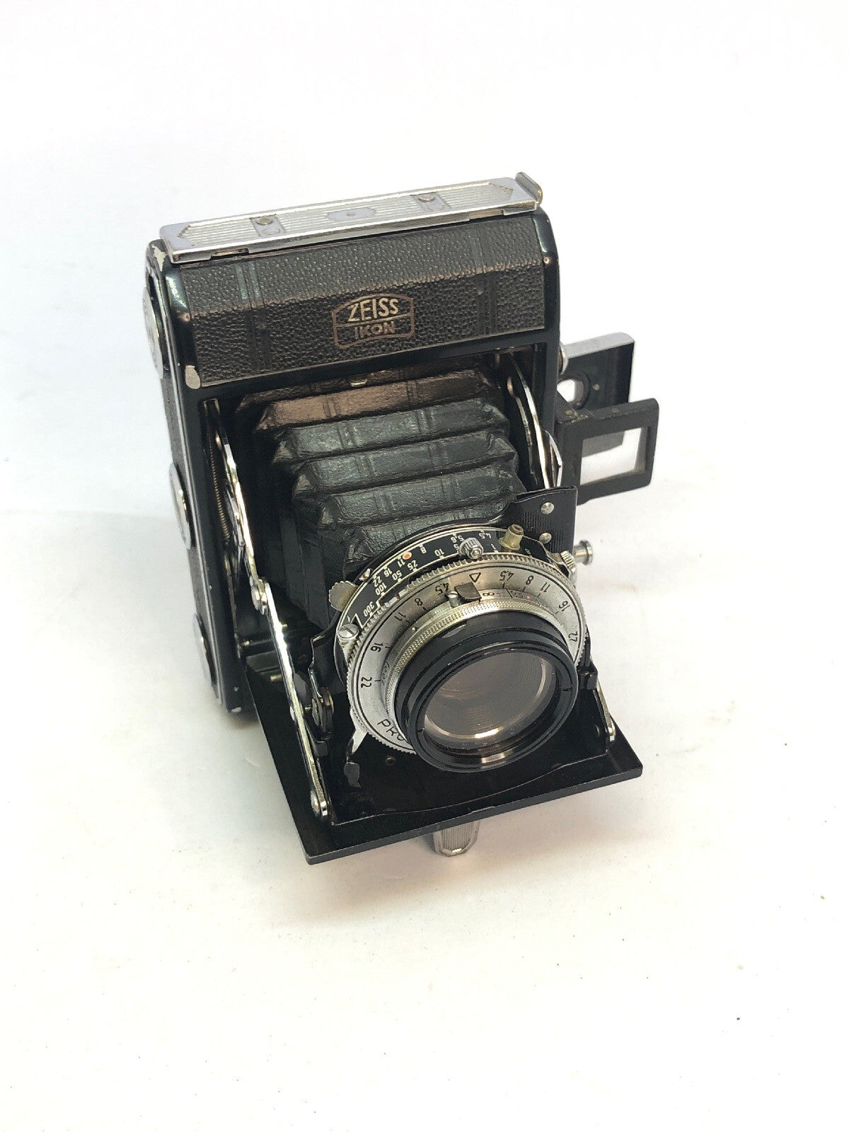 Zeiss Ikon Ikonta 521 1938-1954. Folding rollfilm camera.NOVAR 1:3.5 F=75mm 3316