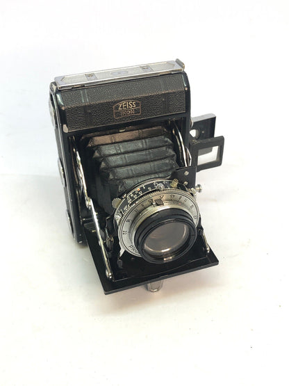 Zeiss Ikon Ikonta 521 1938-1954. Folding rollfilm camera.NOVAR 1:3.5 F=75mm 3316